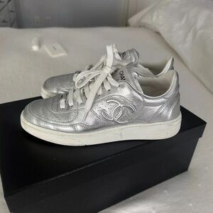 CHANEL Metallic Silver Leather Low-Top Sneakers
